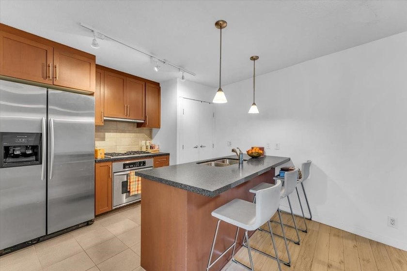 Rarely available Junior 2 Bedroom at The Melville in the heart - photo 7