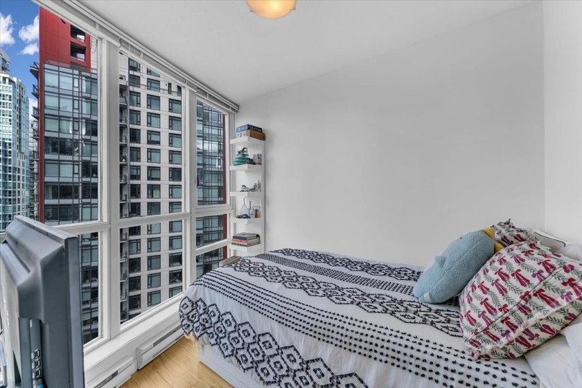 Rarely available Junior 2 Bedroom at The Melville in the heart - photo 10