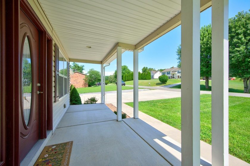 Welcome to this well-maintained, move-in-ready, 4-bedroom - photo 4