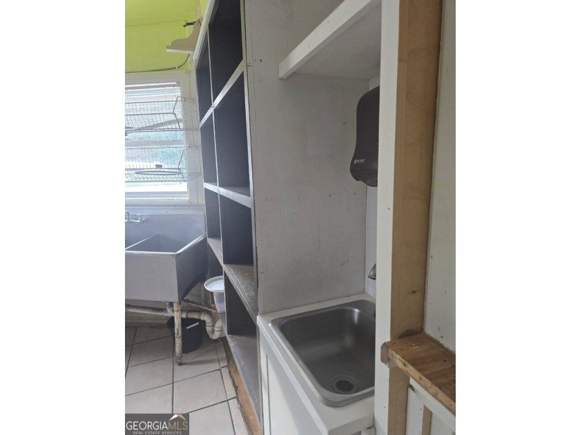 Rare investment opportunity! 7988 square feet - freestanding - photo 6