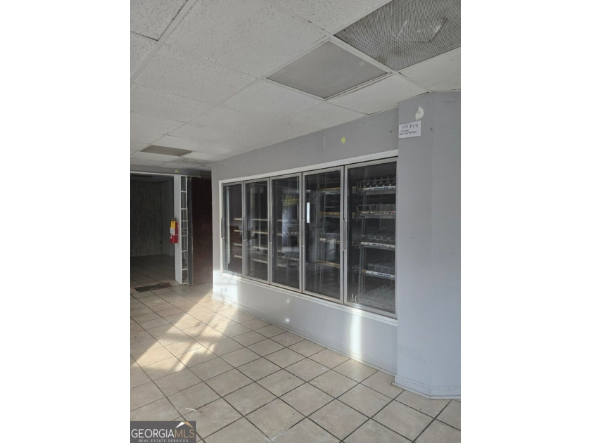 Rare investment opportunity! 7988 square feet - freestanding - photo 7