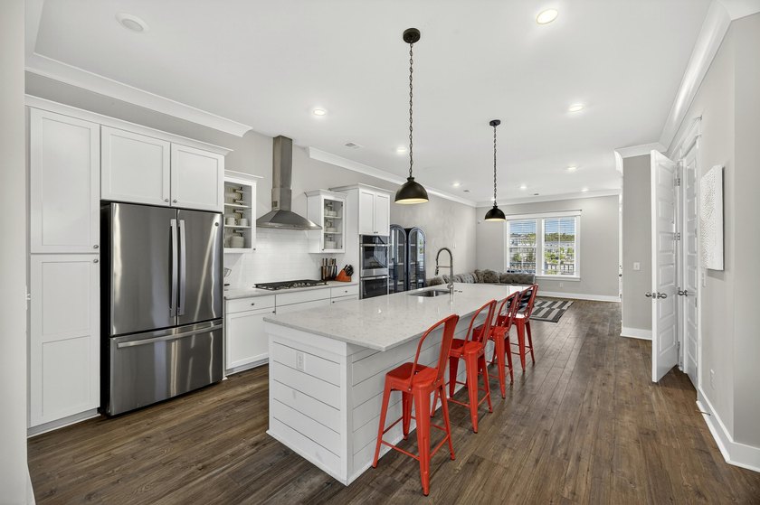Luxury meets convenience in the sought-after marsh front - photo 4
