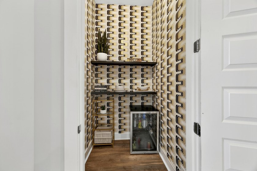 Luxury meets convenience in the sought-after marsh front - photo 5