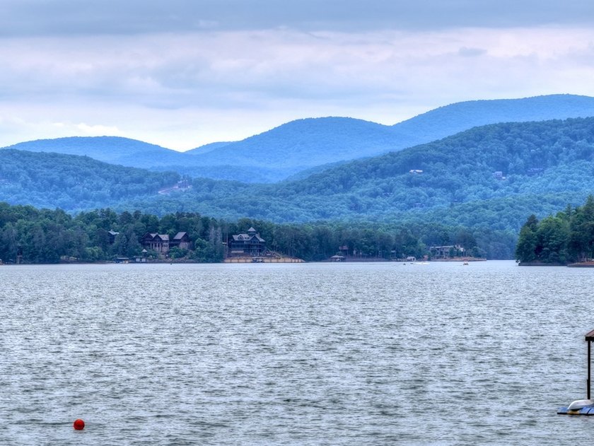 LAKE BLUE RIDGE AT IT'S FINEST! This 5-bedroom, 5.5-bath luxury - photo 22