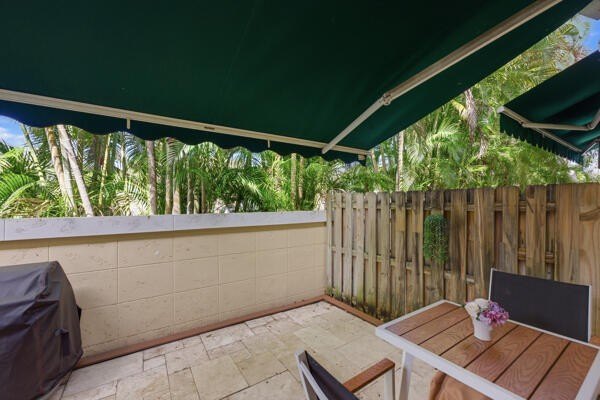 Welcome to Old Florida Bungalow Townhomes. A tastefully - photo 29