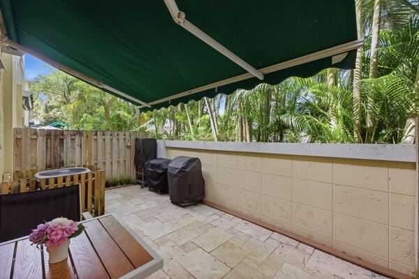 Welcome to Old Florida Bungalow Townhomes. A tastefully - photo 31