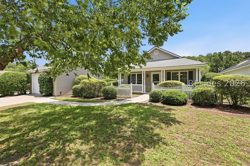Charming 3-bedroom, 2-bath home tucked away at the back of a - photo 3