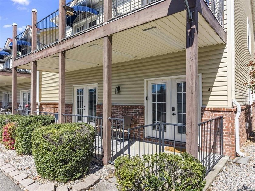 Enjoy easy lake living in this 2-bedroom, 2-bath single-story - photo 4