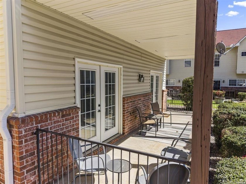 Enjoy easy lake living in this 2-bedroom, 2-bath single-story - photo 5