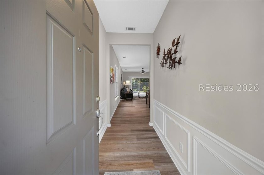 Bright, inviting and move in ready! This pristinely kept - photo 4