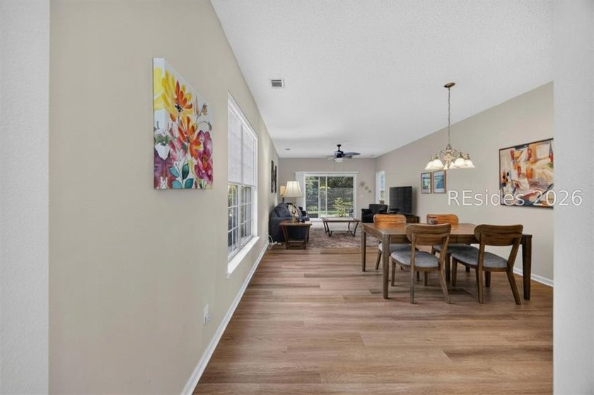 Bright, inviting and move in ready! This pristinely kept - photo 6