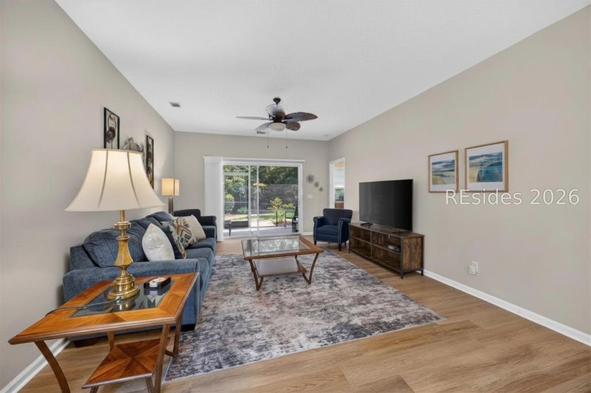 Bright, inviting and move in ready! This pristinely kept - photo 8