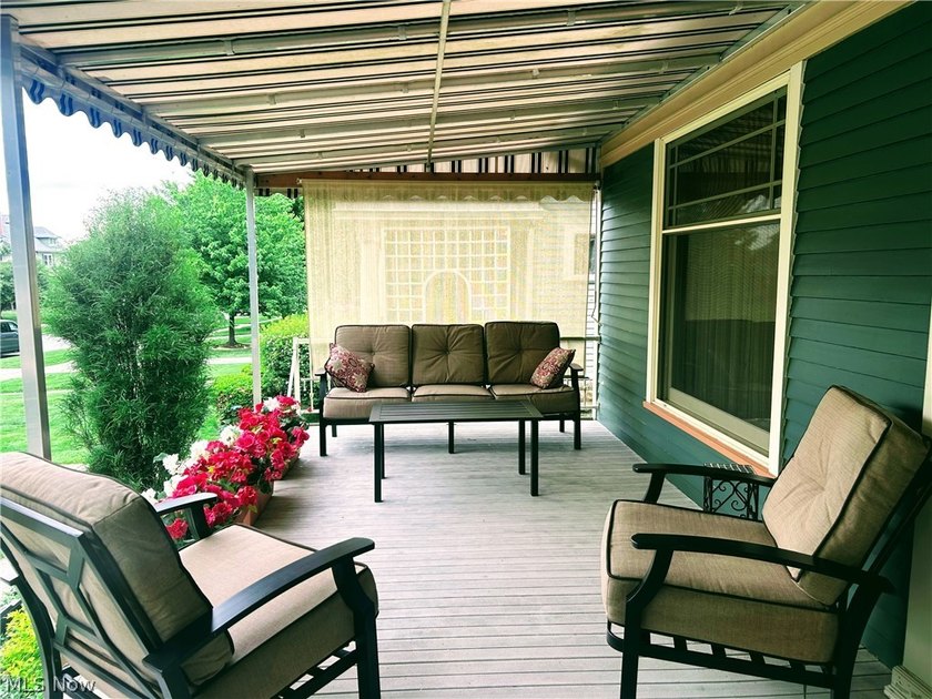 Prepare to be wowed! Homes like this don't come on the market - photo 2