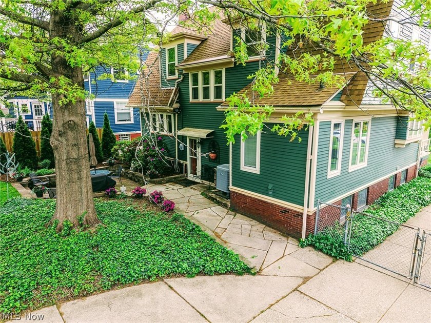 Prepare to be wowed! Homes like this don't come on the market - photo 8
