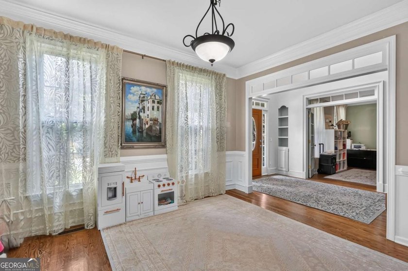 This Well-Maintained 4 Bedroom, 2.5 Bathroom Home with a - photo 7