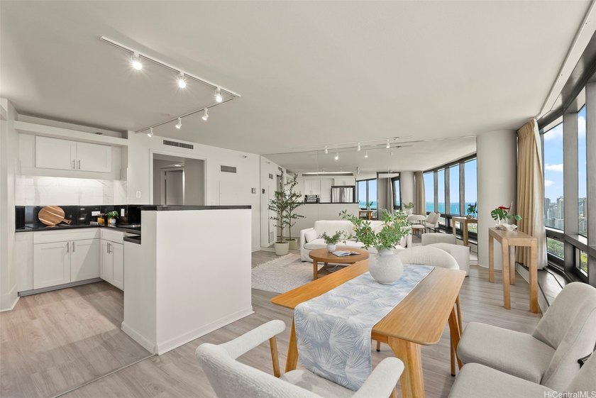New listing in Nauru Tower! Bright 37th-floor unit with - photo 4