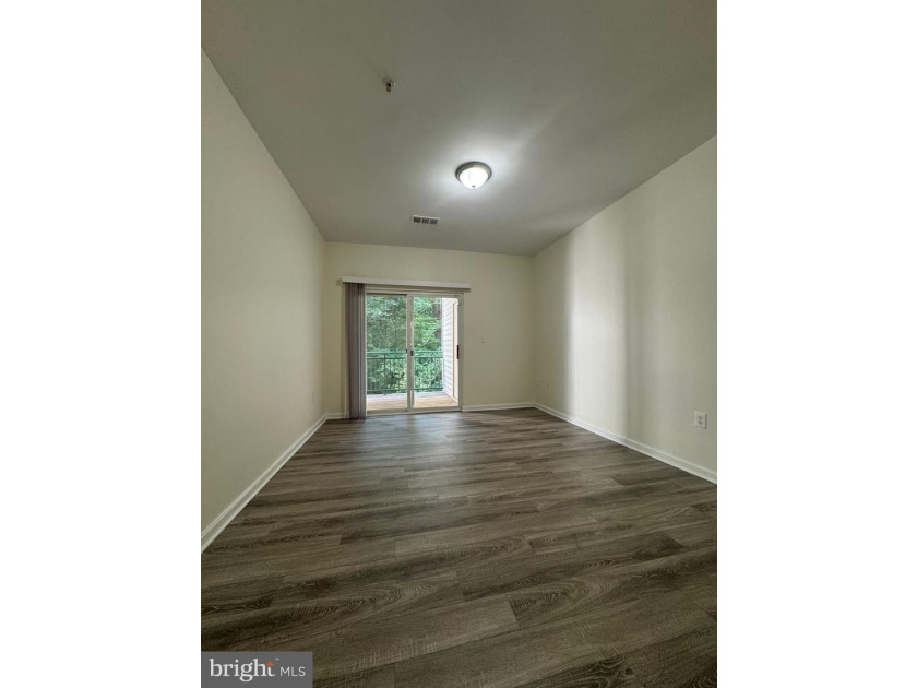 BEAUTIFUL AND SPACIOUS CONDO 2 BEDROOM 2 BATHROOM AND A DEN. NEW - photo 6