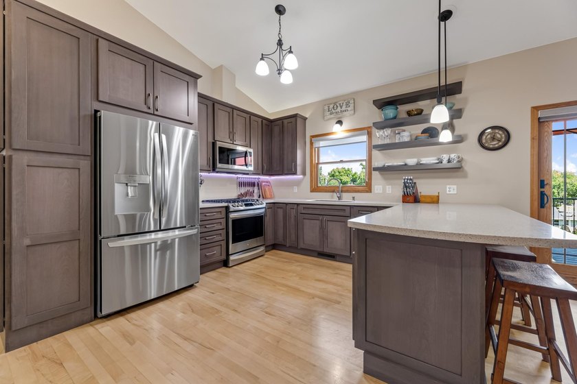 Meticulous and beautifully cared for! 329 2nd street is set and - photo 7