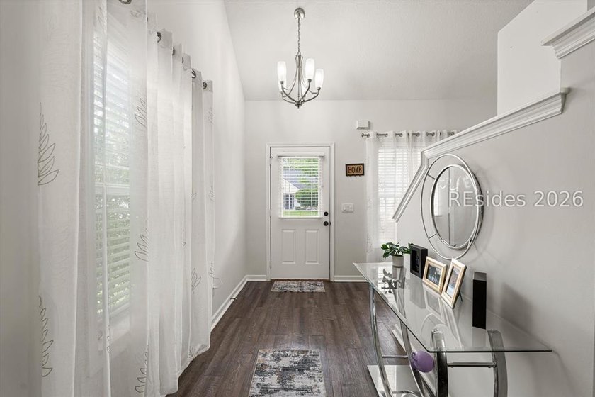 Located in the heart of Bluffton, this beautifully maintained - photo 2