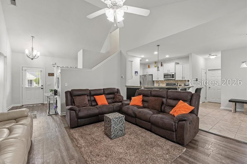 Located in the heart of Bluffton, this beautifully maintained - photo 3