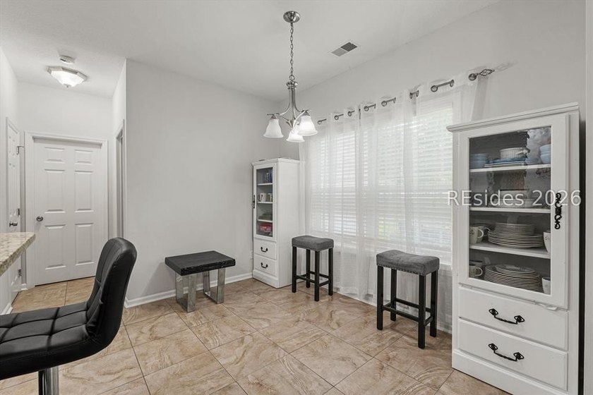 Located in the heart of Bluffton, this beautifully maintained - photo 6