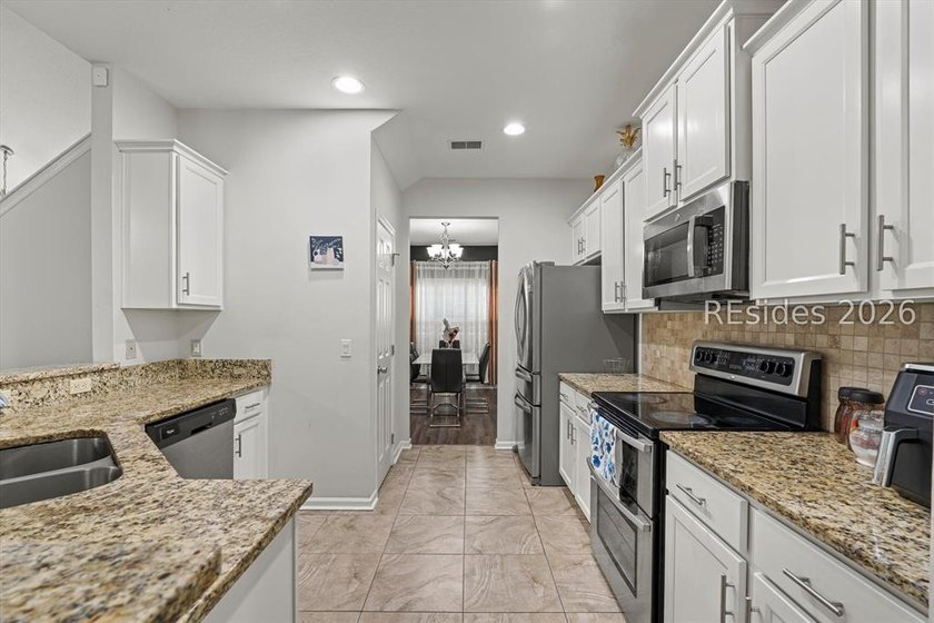 Located in the heart of Bluffton, this beautifully maintained - photo 9