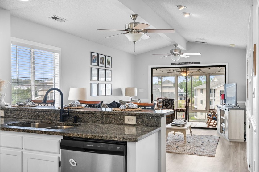 End-unit 2BR/2BA condo located in a gated Intracoastal Waterway - photo 5