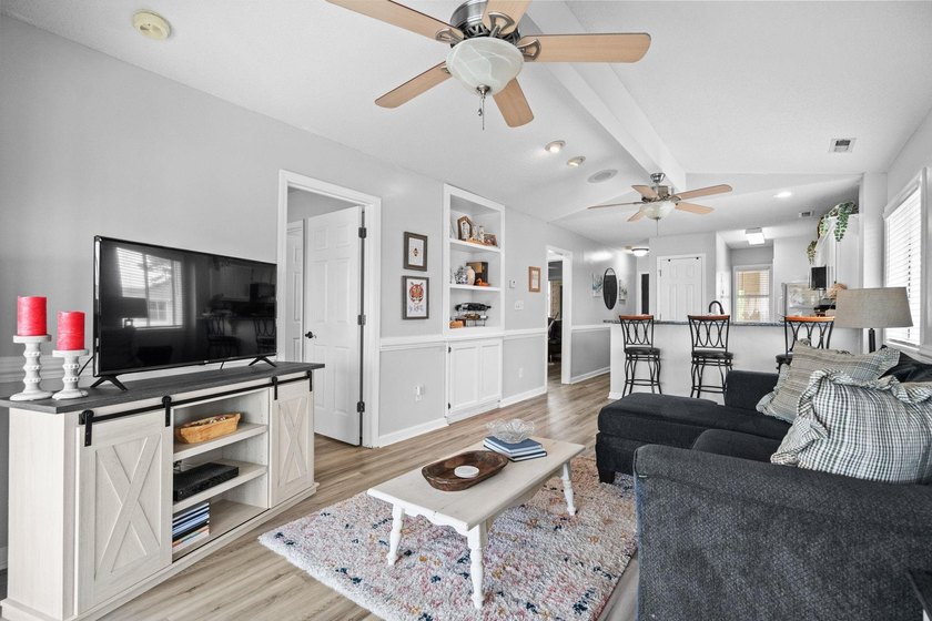 End-unit 2BR/2BA condo located in a gated Intracoastal Waterway - photo 8