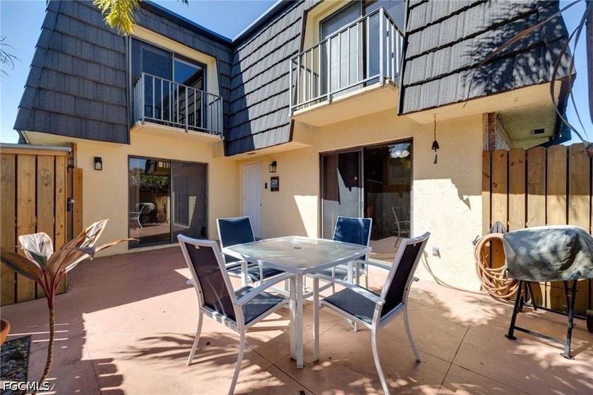 Come check out this gorgeous 2 story , 3 bedroom 2 &amp; 1/2 bath - photo 3