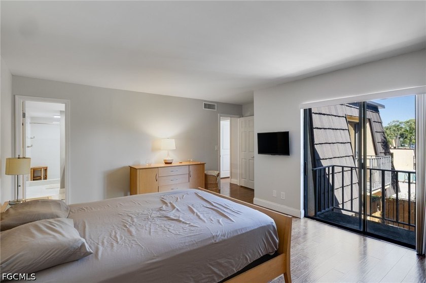Come check out this gorgeous 2 story , 3 bedroom 2 &amp; 1/2 bath - photo 4