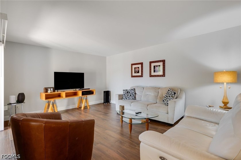 Come check out this gorgeous 2 story , 3 bedroom 2 &amp; 1/2 bath - photo 10
