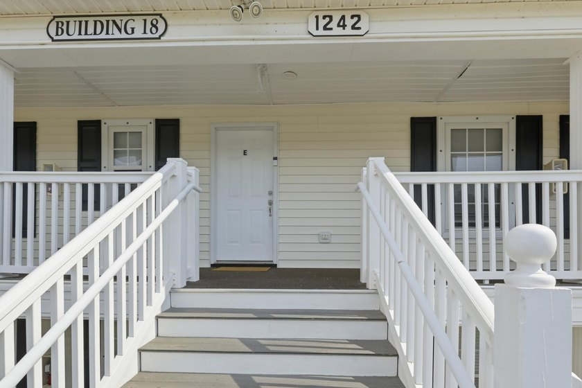 Coastal Condo Near Golf &amp; Beach | Investor Friendly Looking for - photo 4