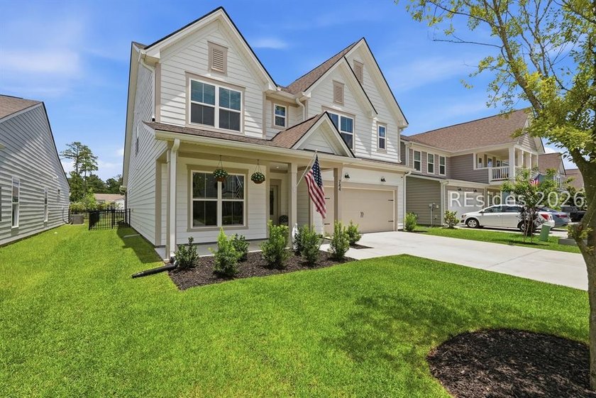 Better than new, move-in ready home in Malind Bluff Waterfront - photo 2