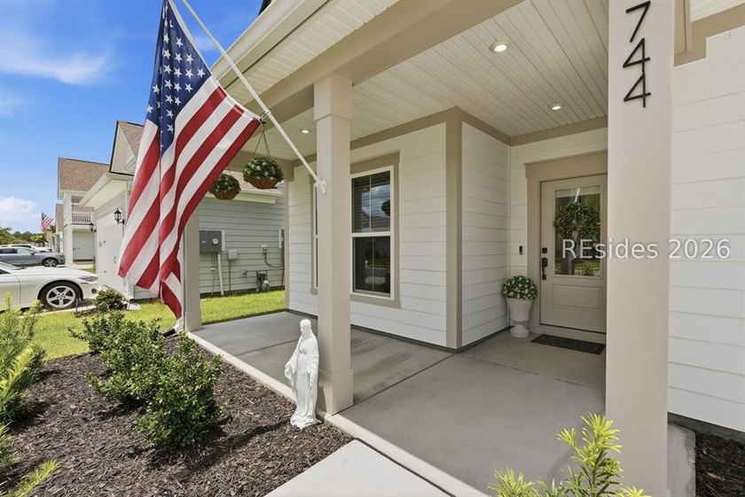 Better than new, move-in ready home in Malind Bluff Waterfront - photo 5