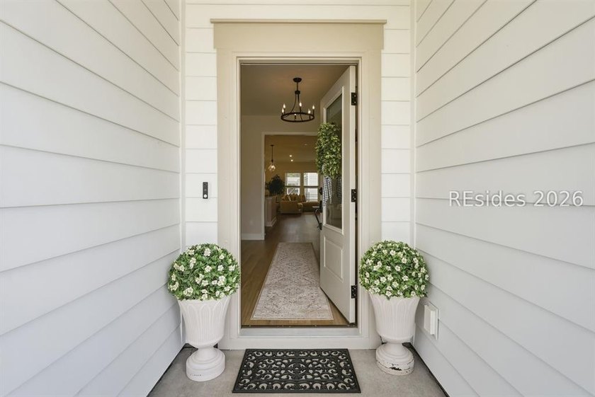 Better than new, move-in ready home in Malind Bluff Waterfront - photo 6