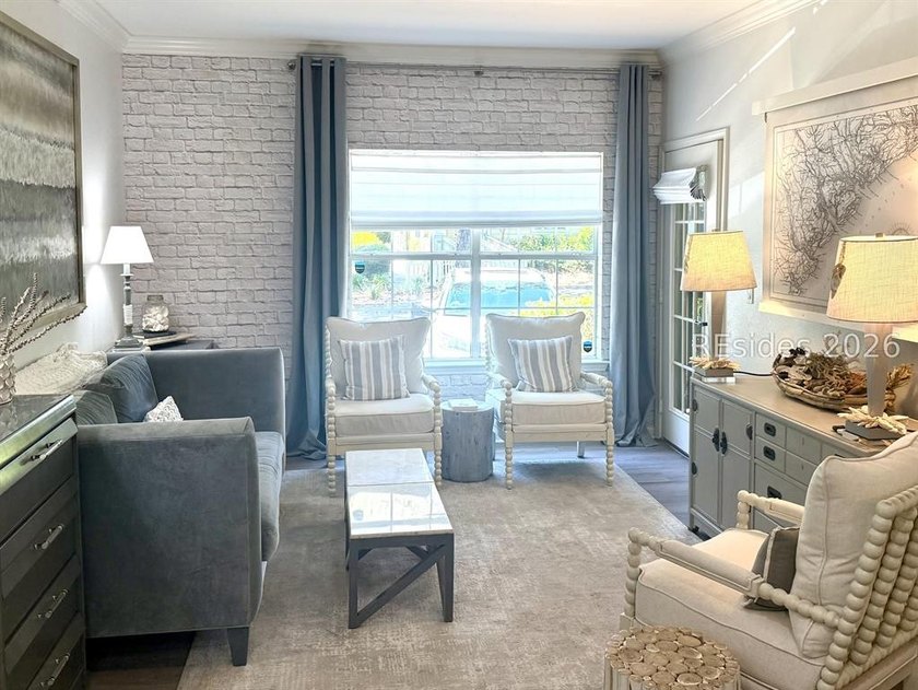 This one won't last! Dreamy 1st floor 2 bed/2bath, fully - photo 2