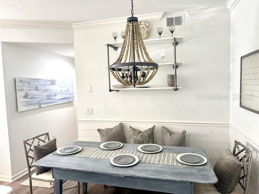 This one won't last! Dreamy 1st floor 2 bed/2bath, fully - photo 4