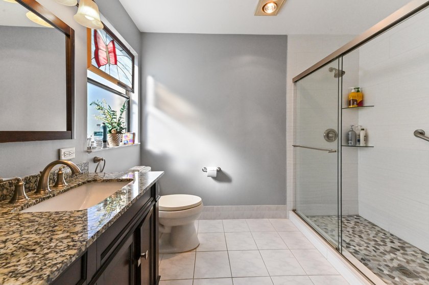 Discover the perfect blend of comfort and convenience in this - photo 11