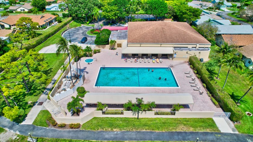 Discover the perfect blend of comfort and convenience in this - photo 25