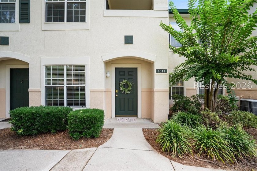 Enjoy carefree living in this beautifully updated first-floor - photo 4