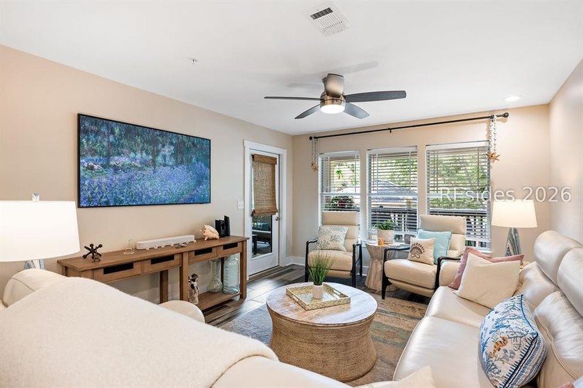 Beautiful and completely renovated, this stylish 1-bedroom villa - photo 8
