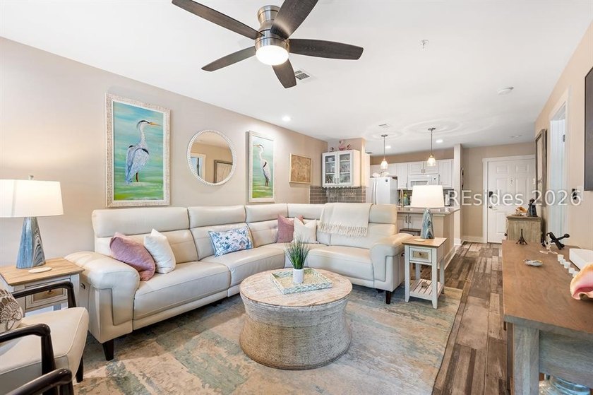 Beautiful and completely renovated, this stylish 1-bedroom villa - photo 9