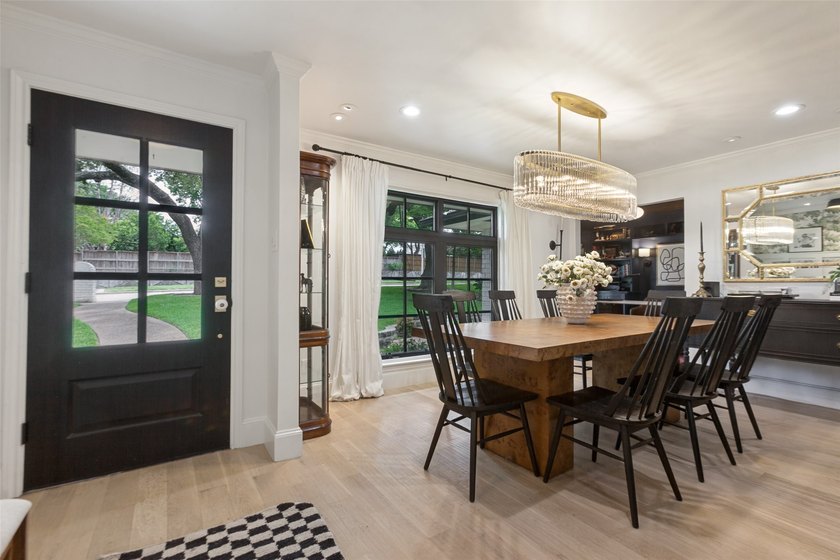 Nestled in the heart of highly sought-after Canyon Creek and - photo 2