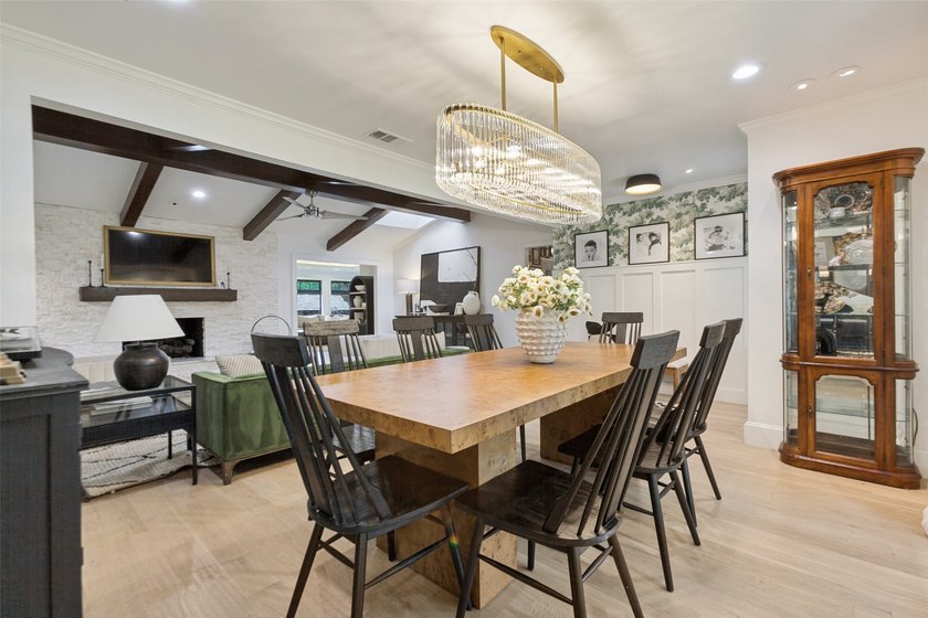 Nestled in the heart of highly sought-after Canyon Creek and - photo 3
