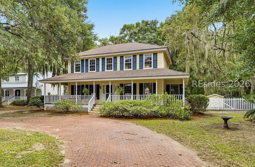 Located on Lady's Island, this two story home has a traditional - photo 5