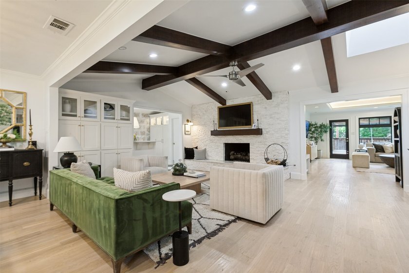 Nestled in the heart of highly sought-after Canyon Creek and - photo 5