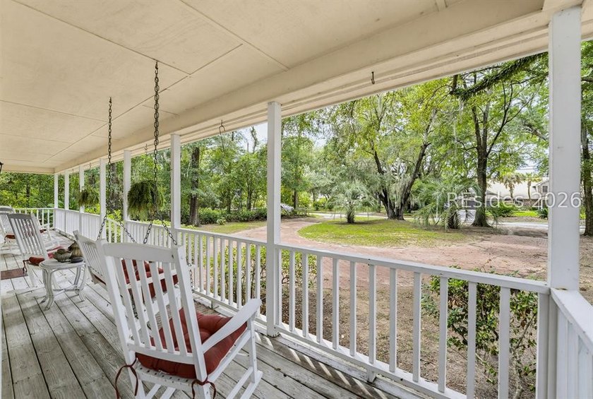 Located on Lady's Island, this two story home has a traditional - photo 8
