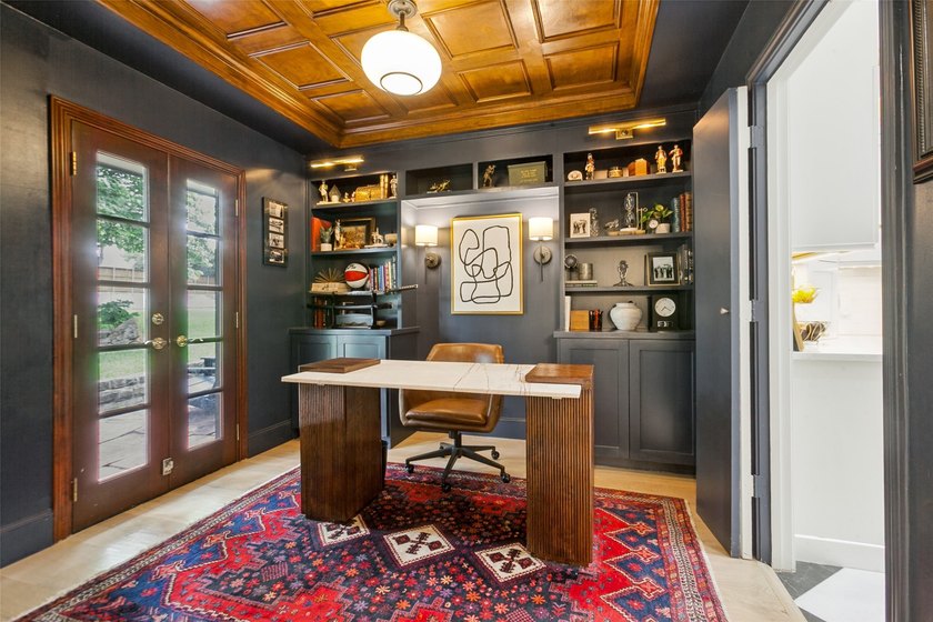 Nestled in the heart of highly sought-after Canyon Creek and - photo 8