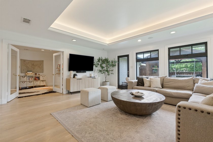Nestled in the heart of highly sought-after Canyon Creek and - photo 10