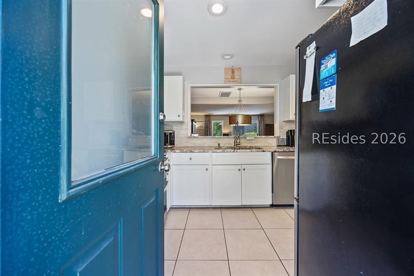 Opportunity is Calling!!! Beach Oriented Large (1,988 sq/ft) 3 - photo 9